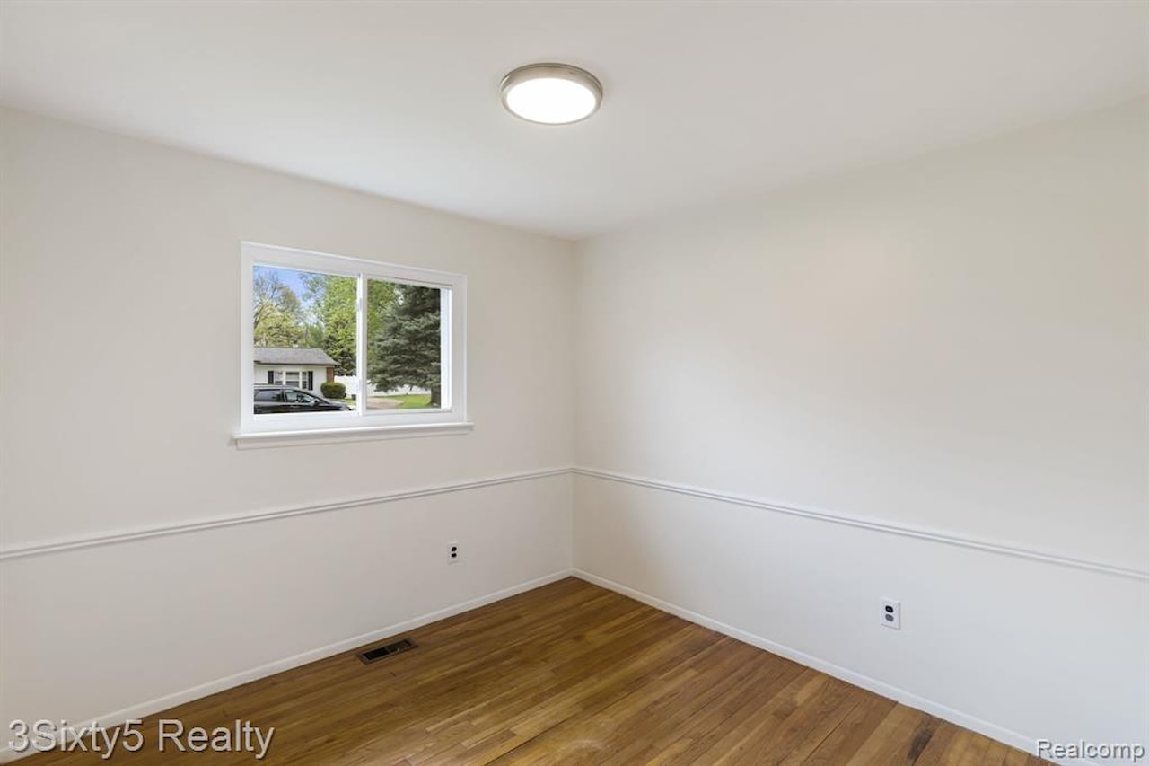 367 Carter Dr in Troy, MI Photo 15