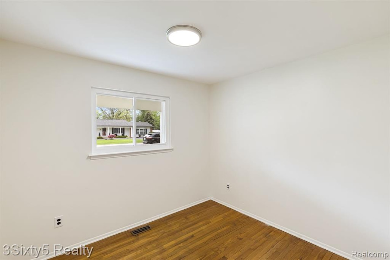 367 Carter Dr in Troy, MI Photo 17