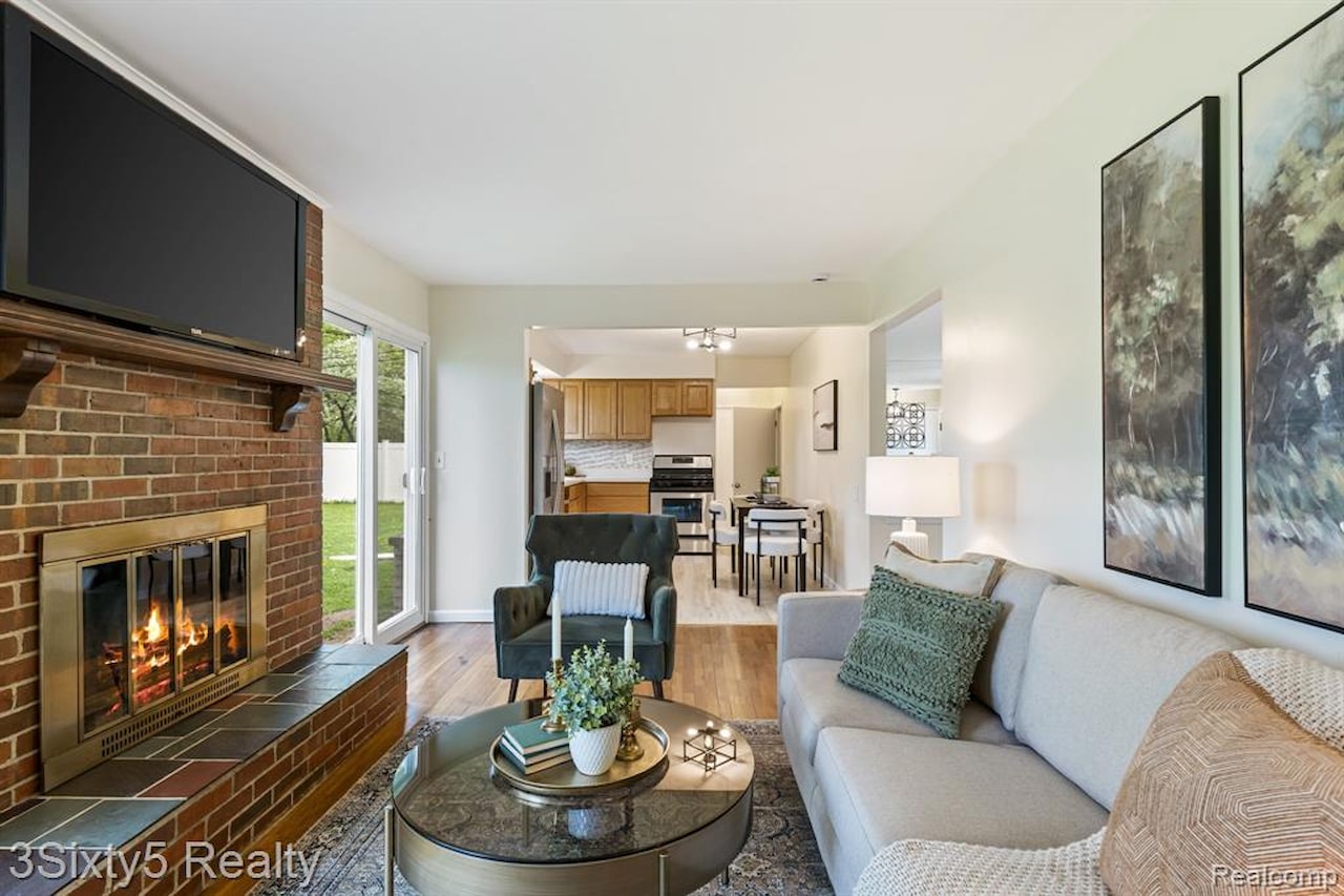 367 Carter Dr in Troy, MI Photo 22