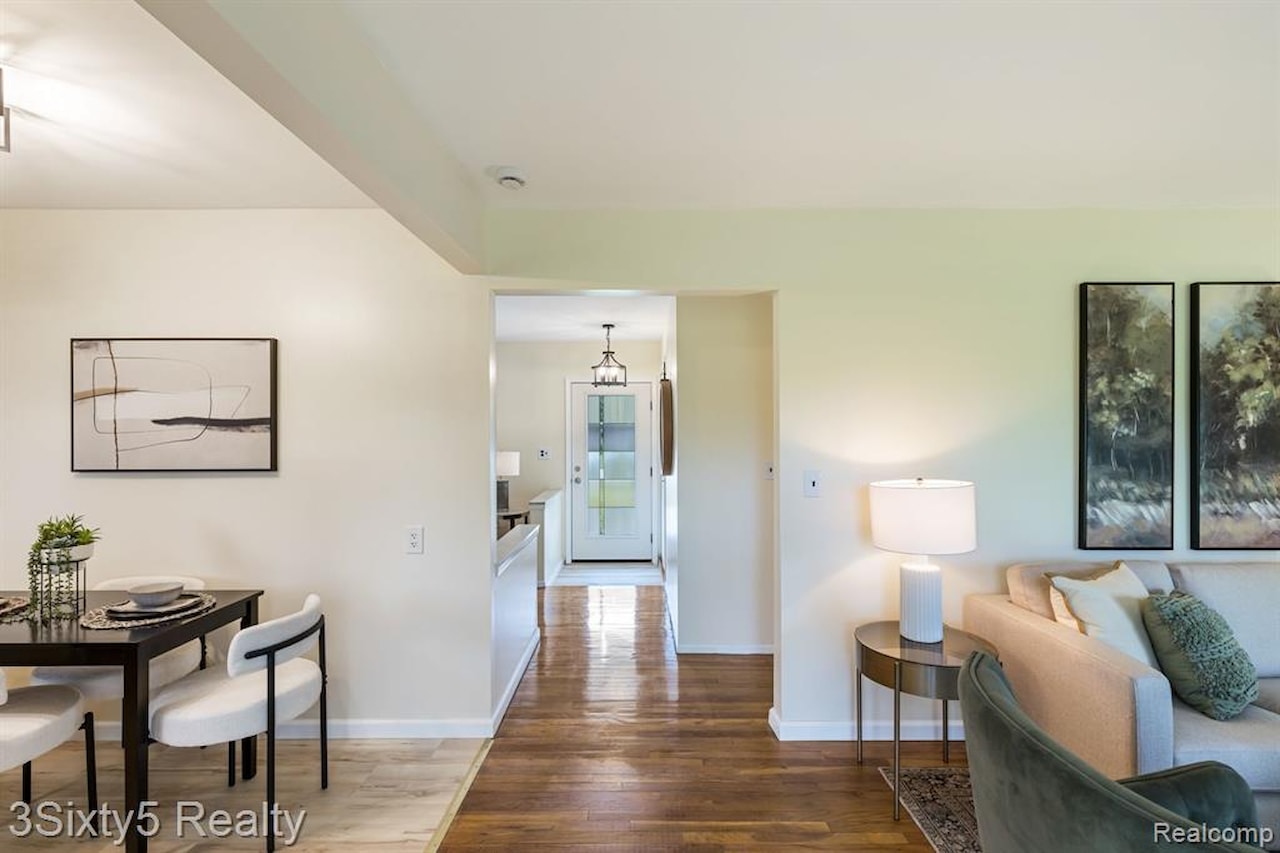 367 Carter Dr in Troy, MI Photo 9