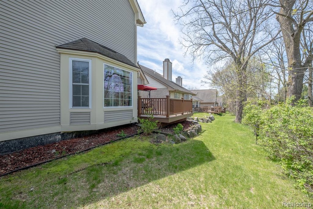 902 Whisperwood Dr in Fenton, MI Photo 5