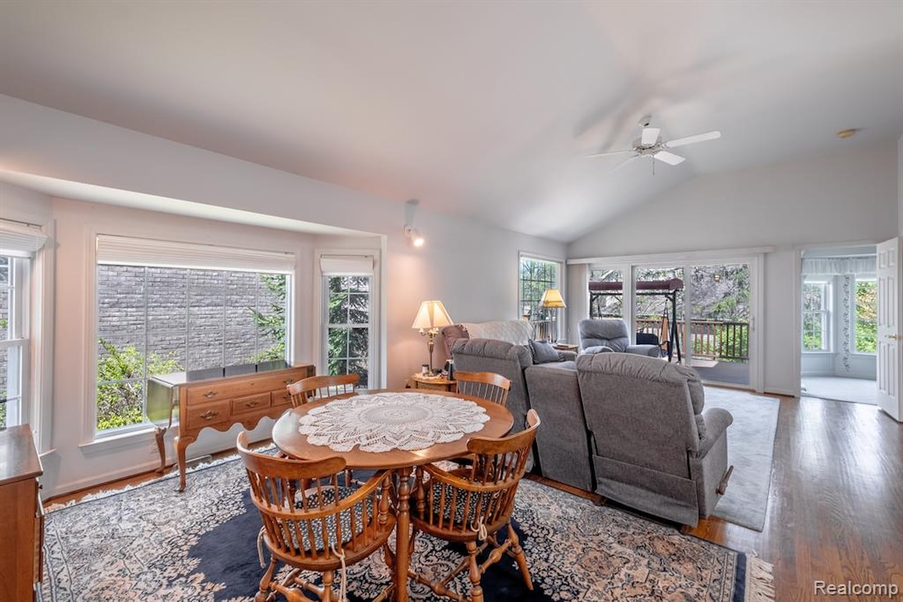 902 Whisperwood Dr in Fenton, MI Photo 8