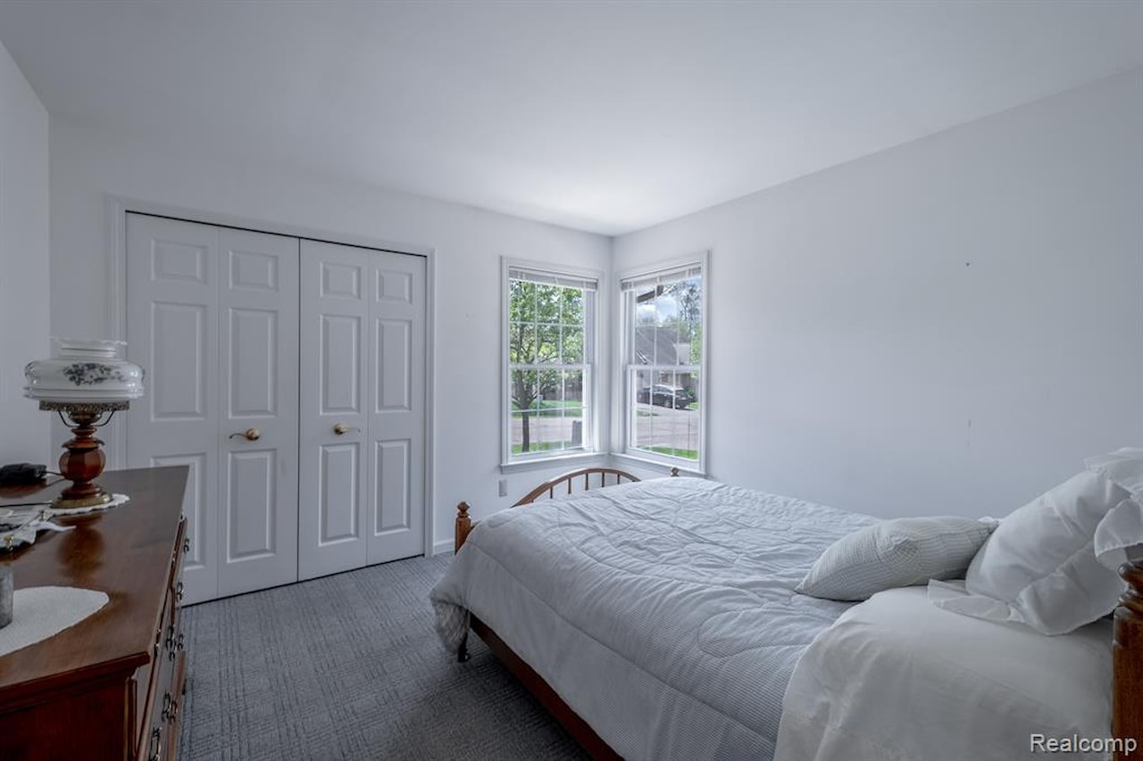 902 Whisperwood Dr in Fenton, MI Photo 16