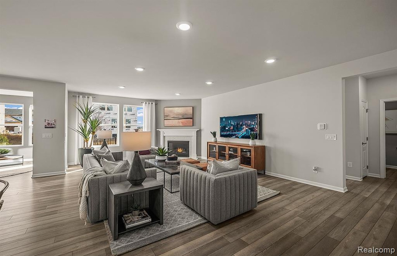 30116 Norway Dr in South Lyon, MI Photo 5