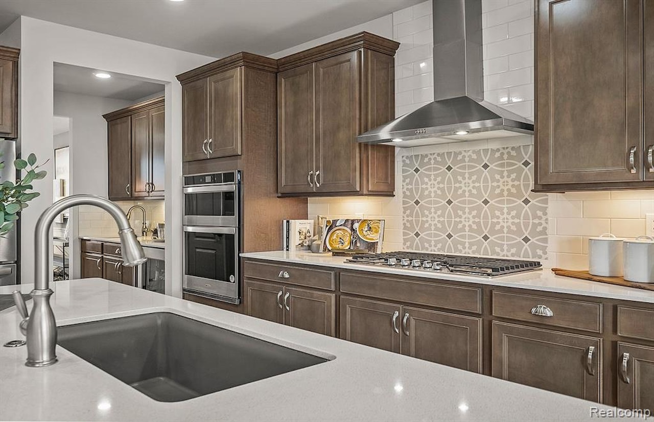 30116 Norway Dr in South Lyon, MI Photo 10