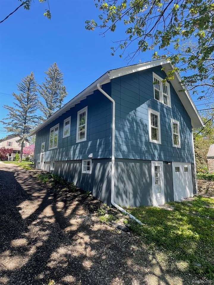 1717 Jackson Ave in Ann Arbor, MI Photo 4