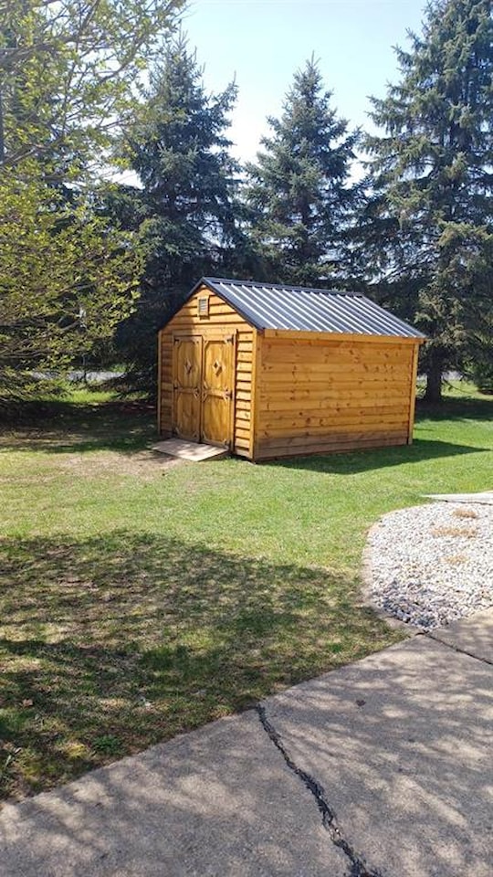 11484 Wood Rd in Dewitt, MI Photo 4