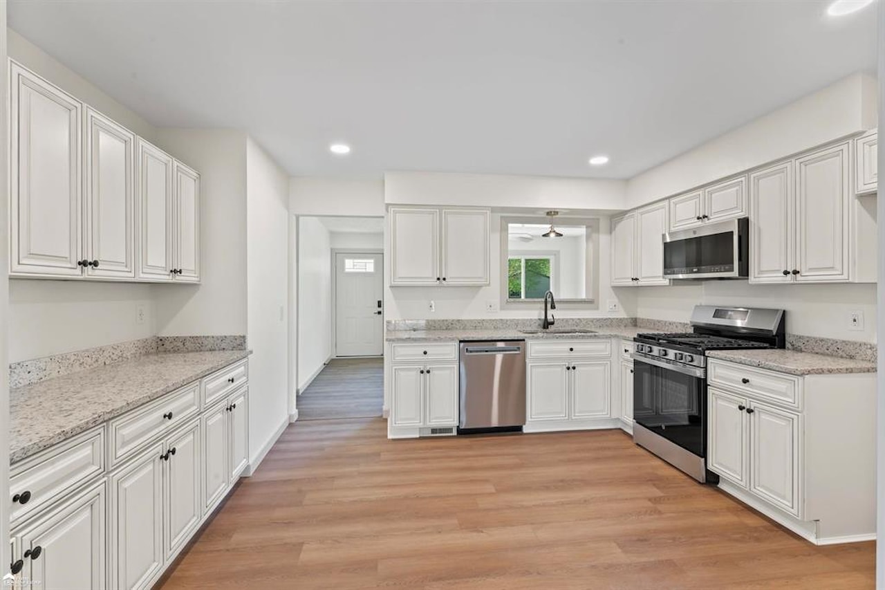 2226 Pollard Rd in Lansing, MI Photo 6