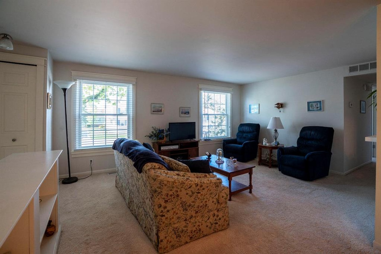 41749 Onaway Dr in Northville, MI Photo 3