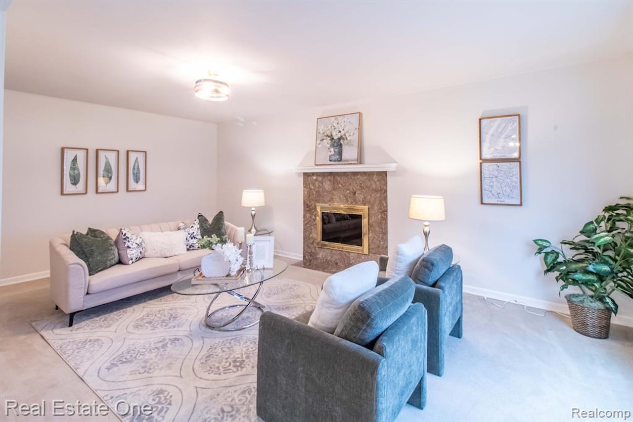1686 Crestline Dr in Troy, MI Photo 12