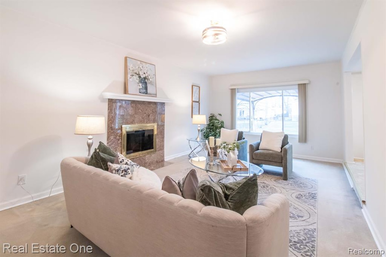 1686 Crestline Dr in Troy, MI Photo 14
