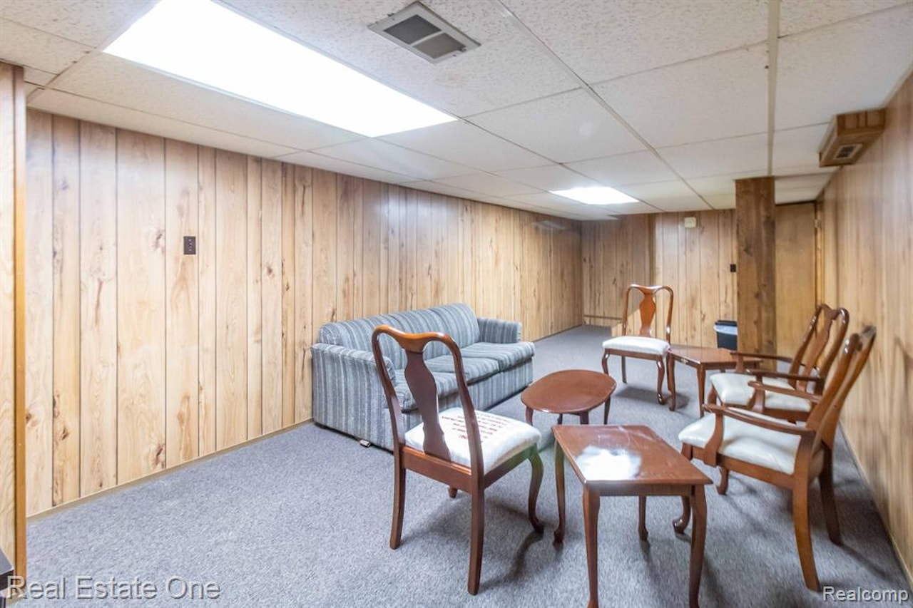1686 Crestline Dr in Troy, MI Photo 26