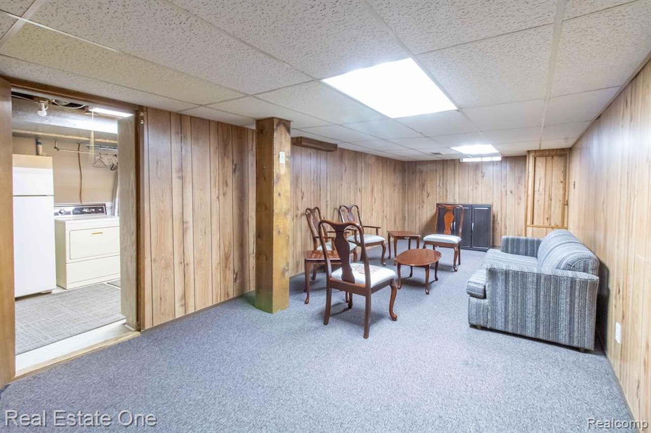 1686 Crestline Dr in Troy, MI Photo 25