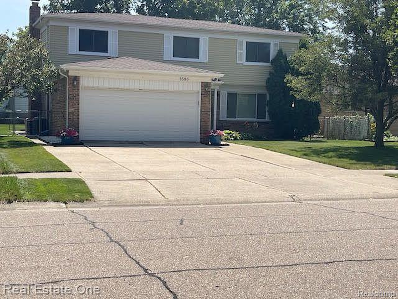 1686 Crestline Dr in Troy, MI Photo 37