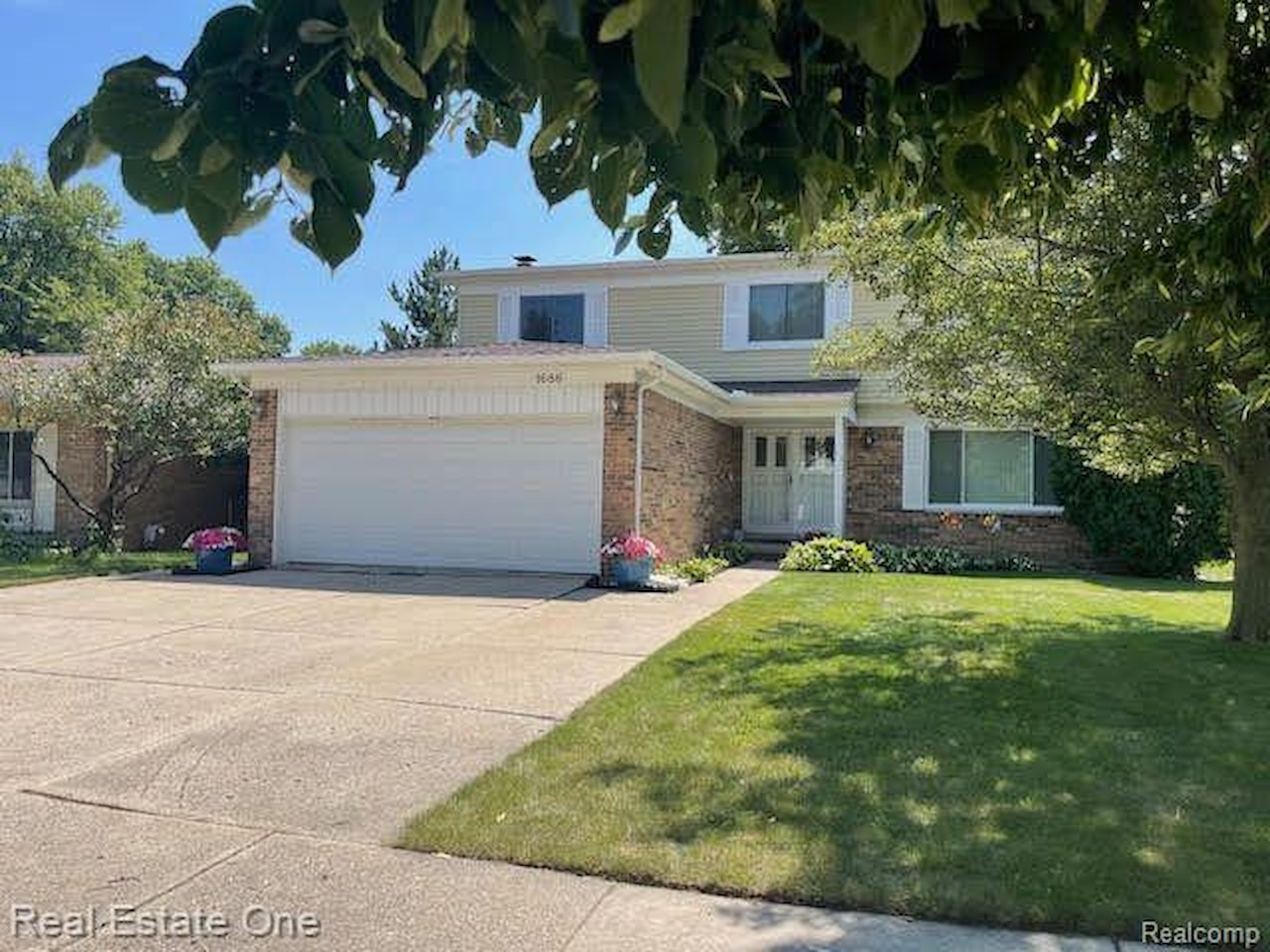 1686 Crestline Dr in Troy, MI Photo 36