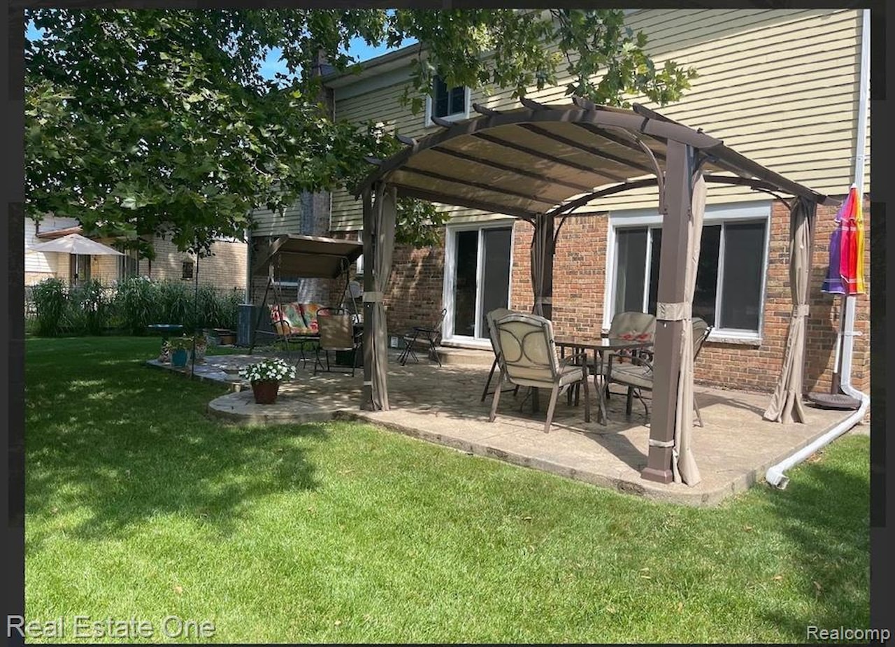 1686 Crestline Dr in Troy, MI Photo 38