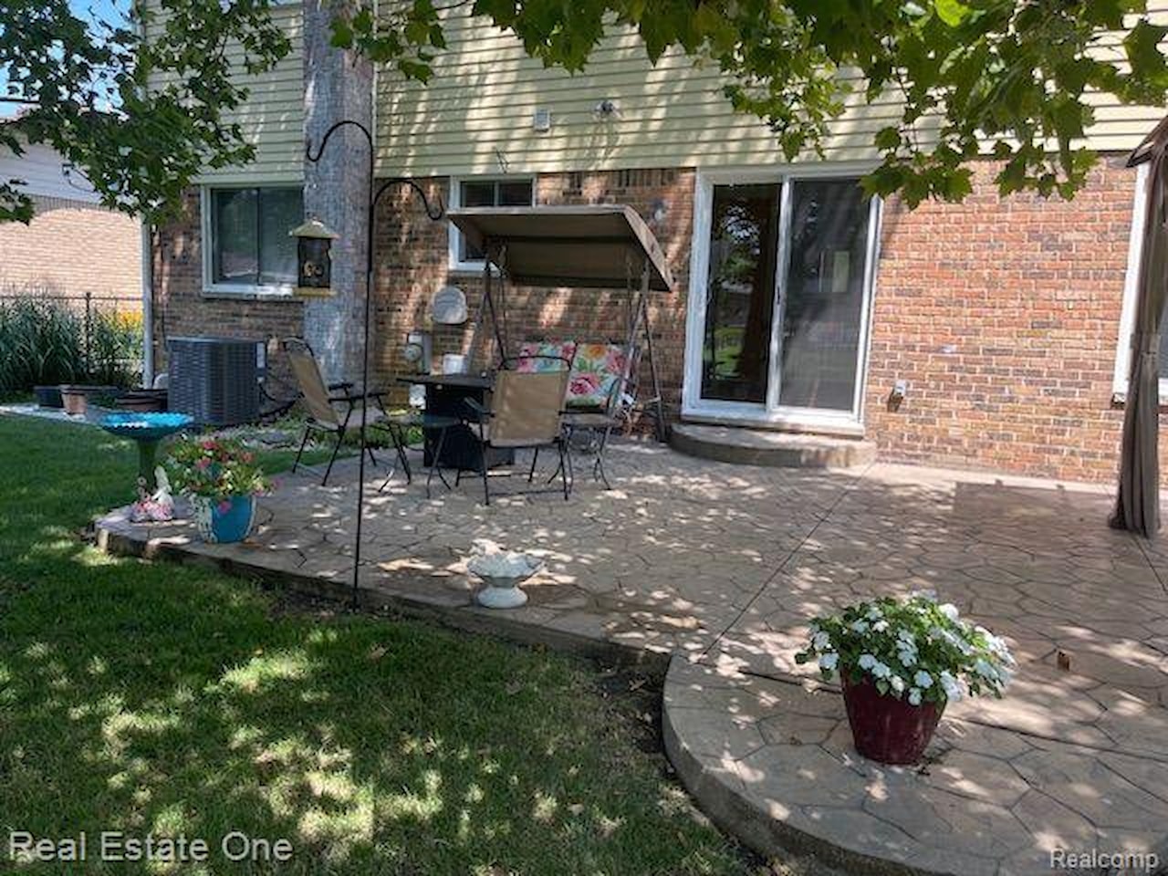 1686 Crestline Dr in Troy, MI Photo 40