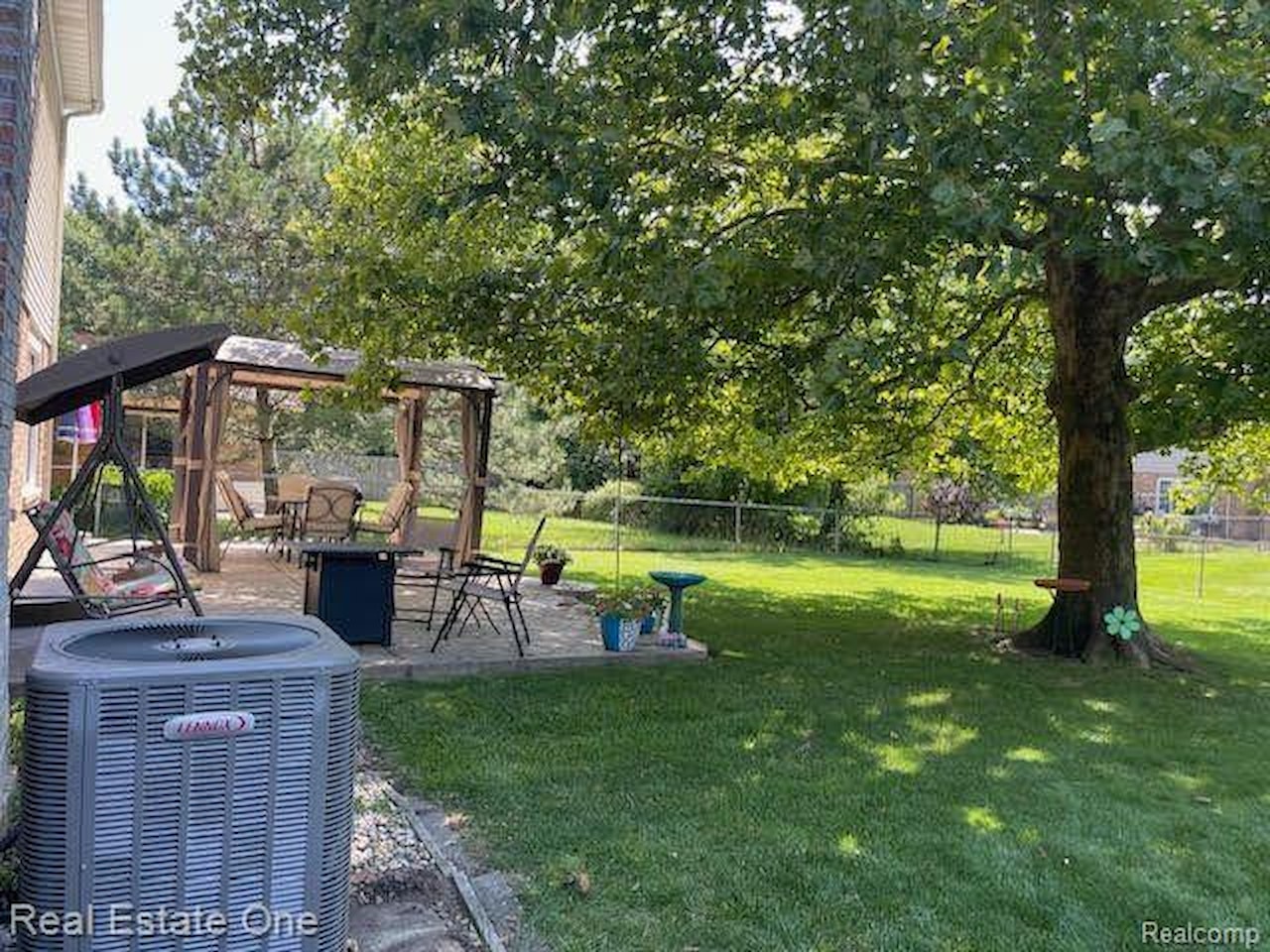 1686 Crestline Dr in Troy, MI Photo 44