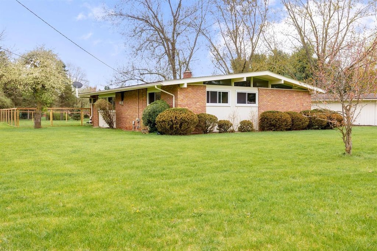 5009 John Holmes Rd in Scio Twp, MI