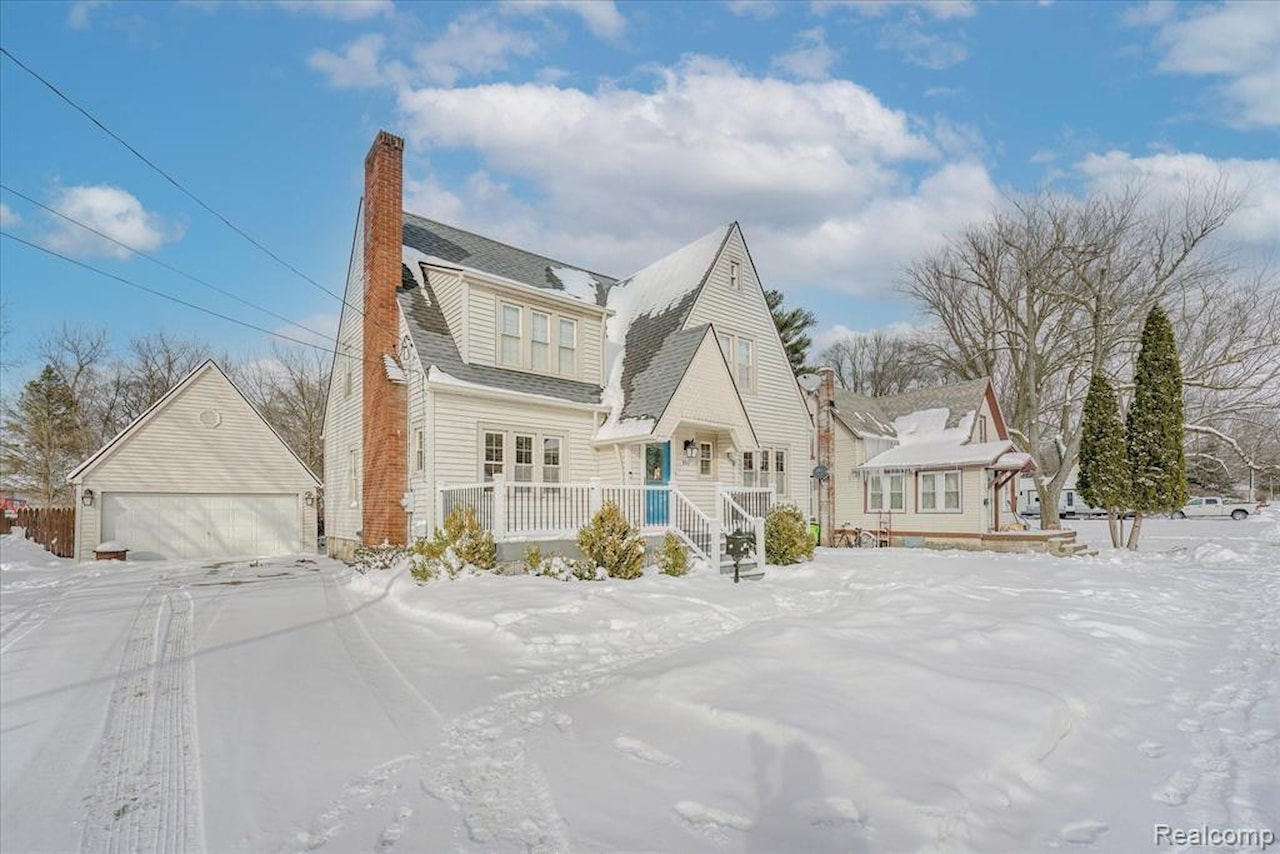 203 6th St in Fenton, MI Photo 3