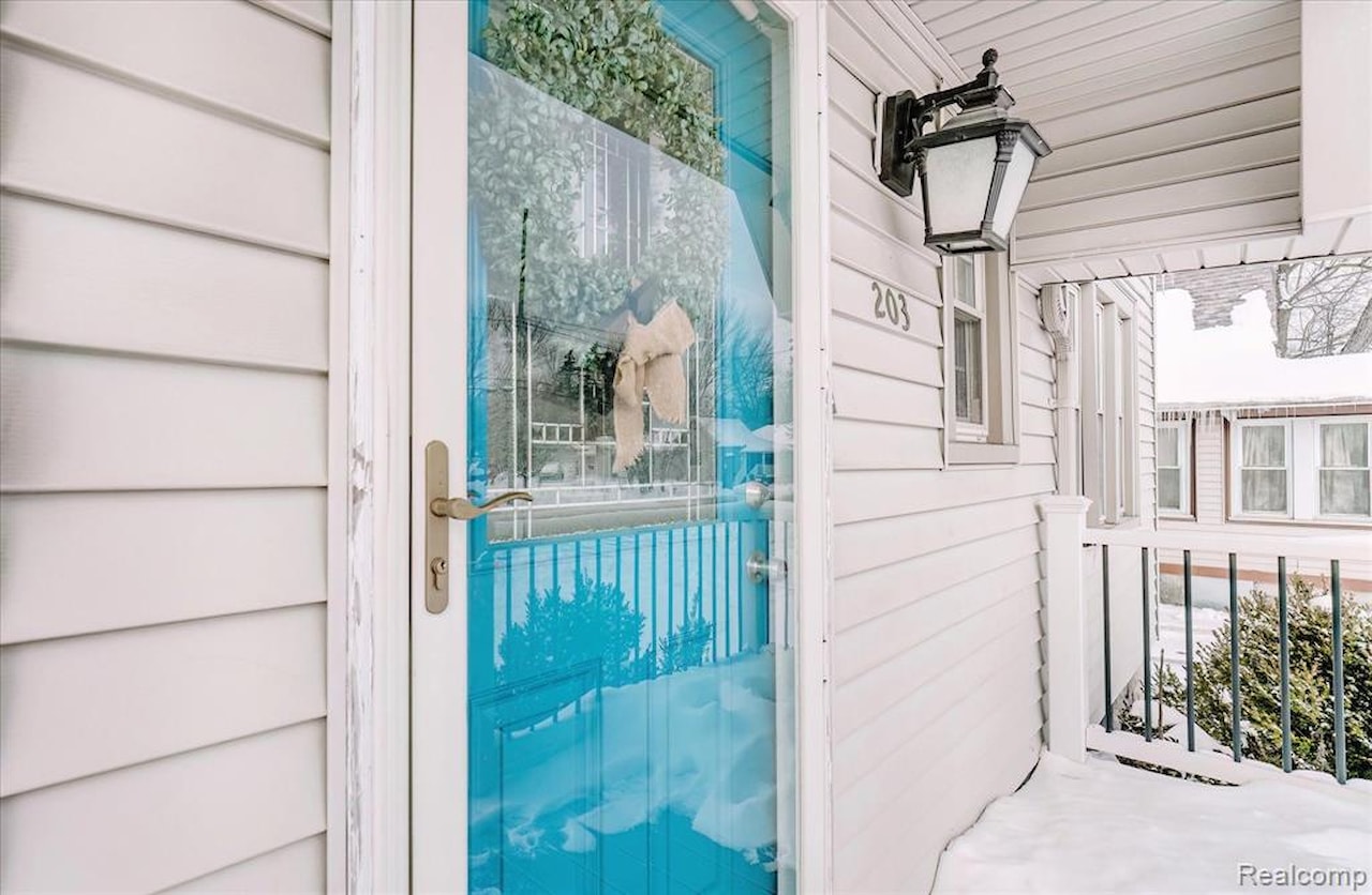 203 6th St in Fenton, MI Photo 4