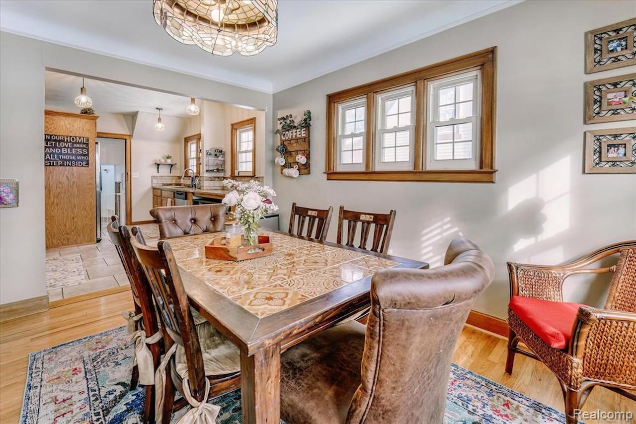 203 6th St in Fenton, MI Photo 11