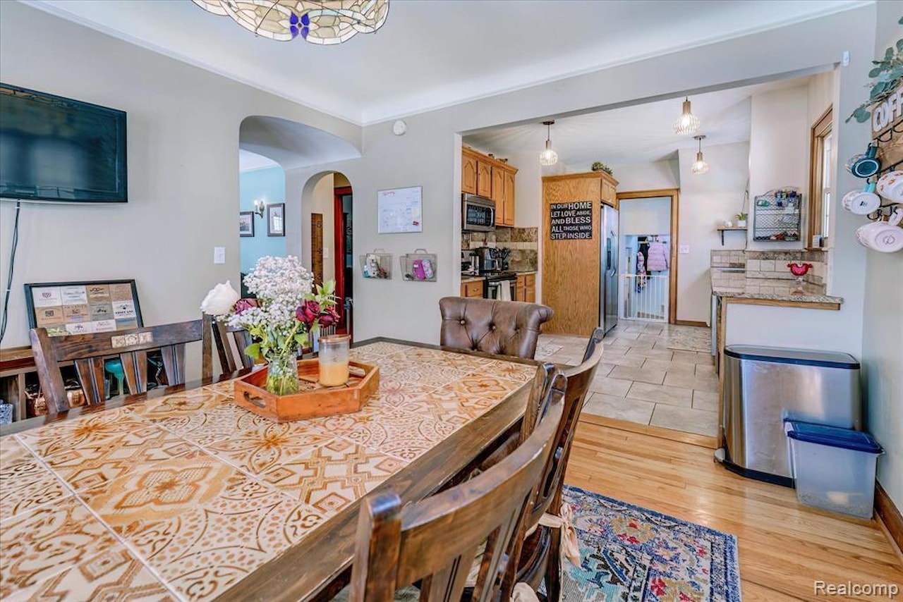 203 6th St in Fenton, MI Photo 12