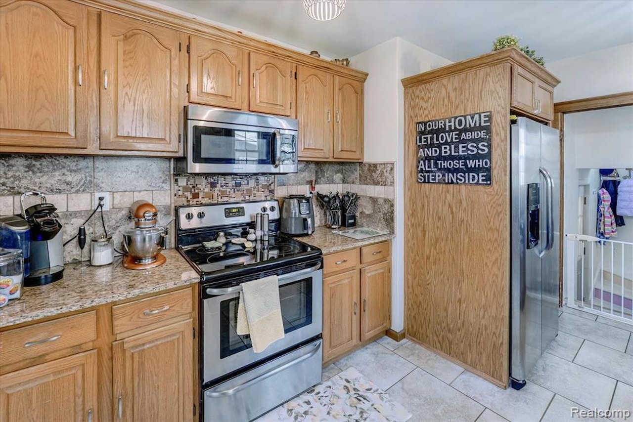 203 6th St in Fenton, MI Photo 15