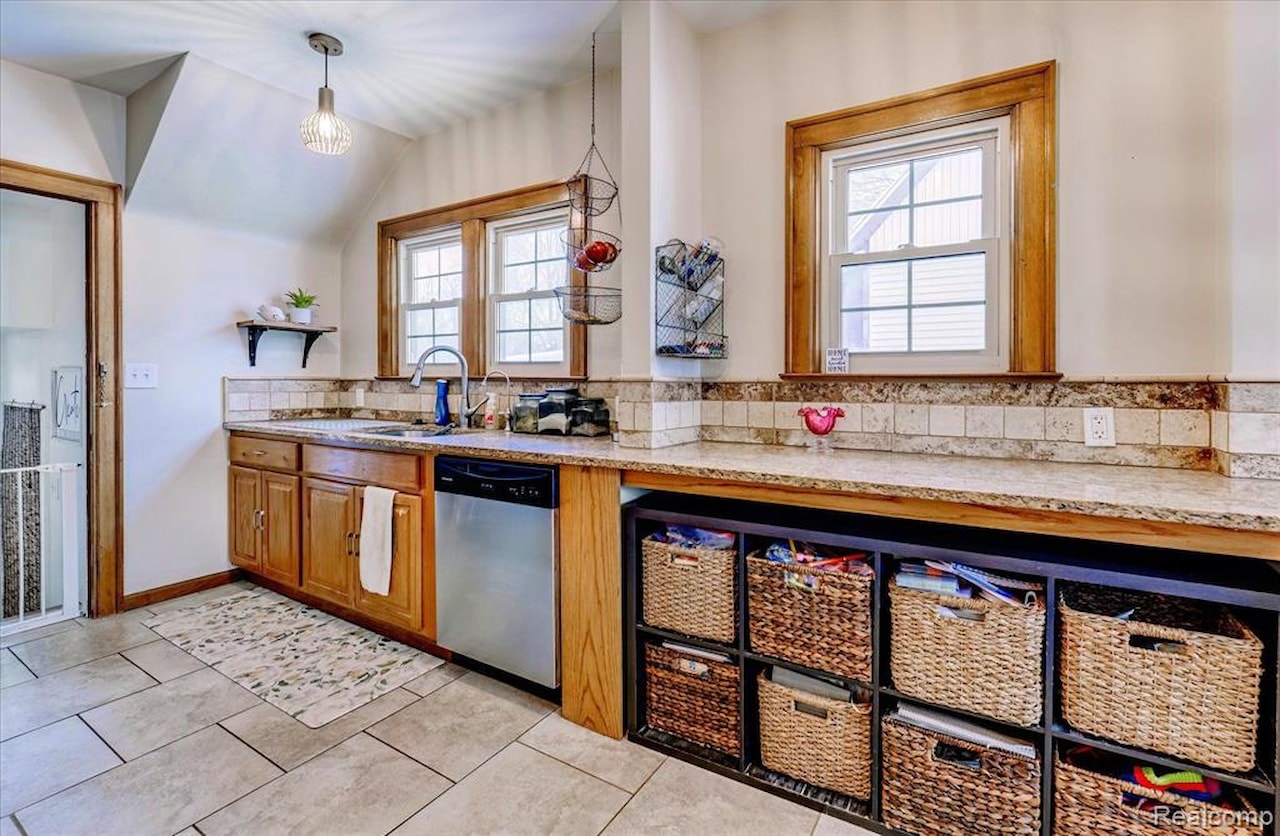 203 6th St in Fenton, MI Photo 20