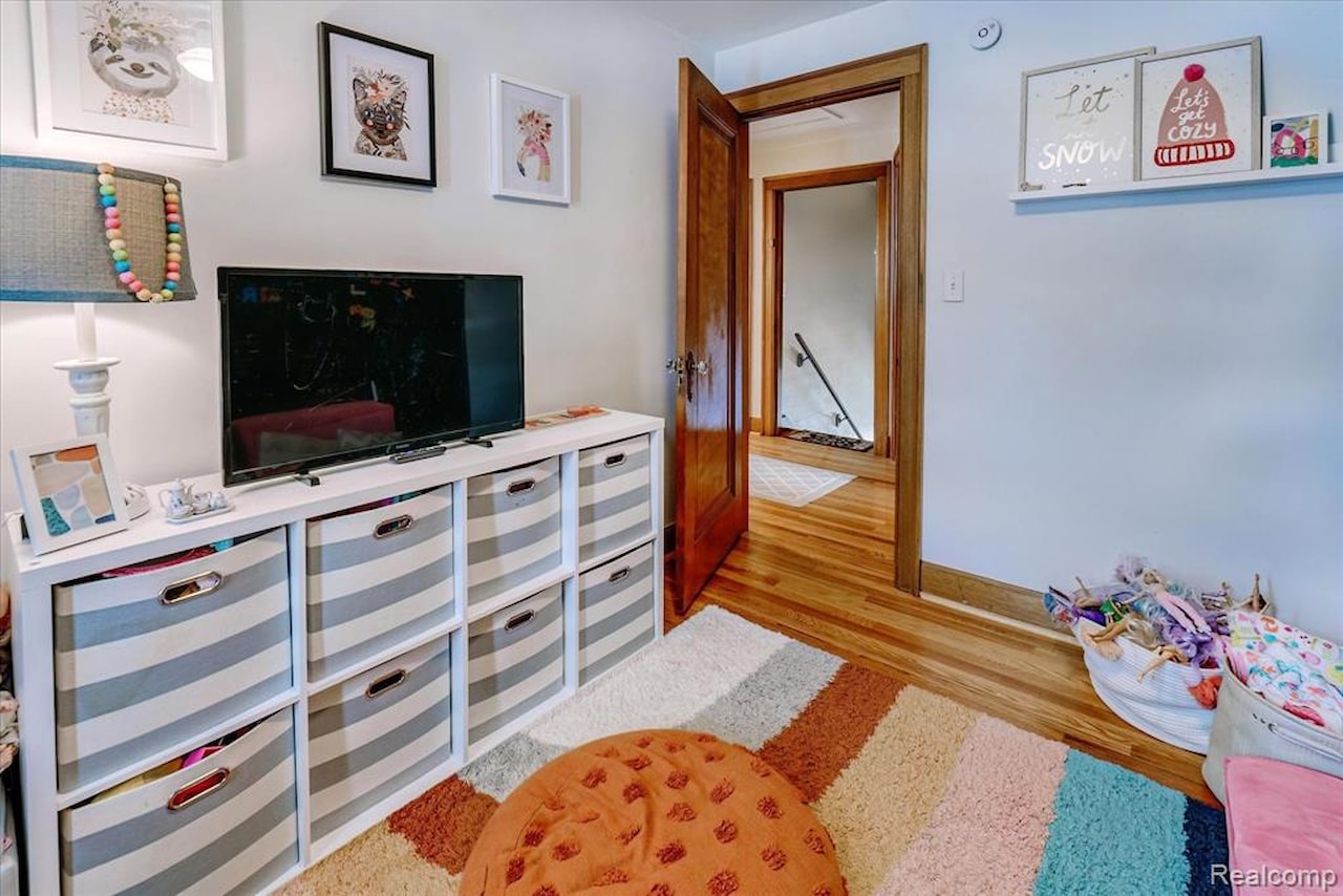 203 6th St in Fenton, MI Photo 40