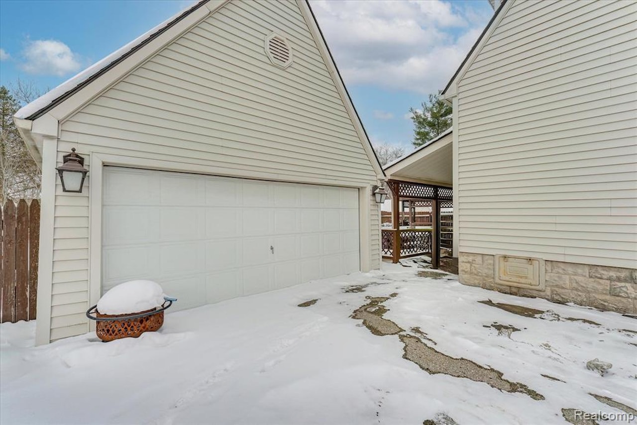 203 6th St in Fenton, MI Photo 52