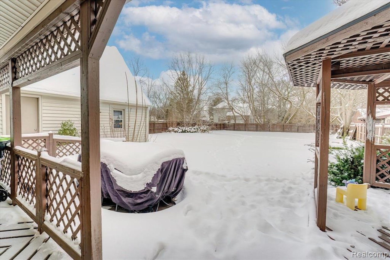 203 6th St in Fenton, MI Photo 54