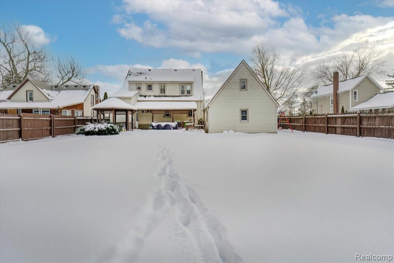 203 6th St in Fenton, MI Photo 56