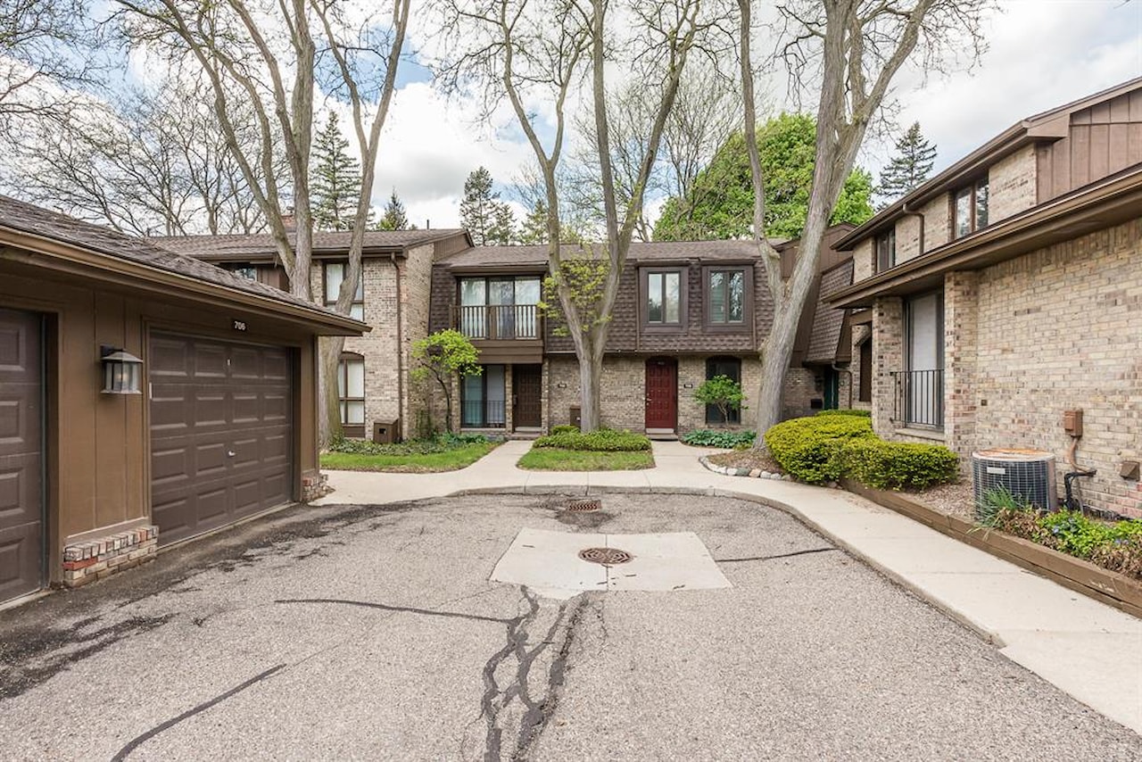 706 Greenhills Dr in Ann Arbor, MI Photo 2
