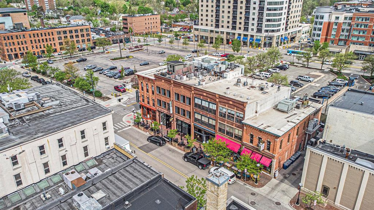 120 W Washington St #Unit F in Ann Arbor, MI Photo 2