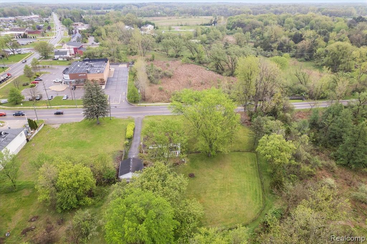 260 S Dexter  St in Pinckney Vlg, MI Photo 5