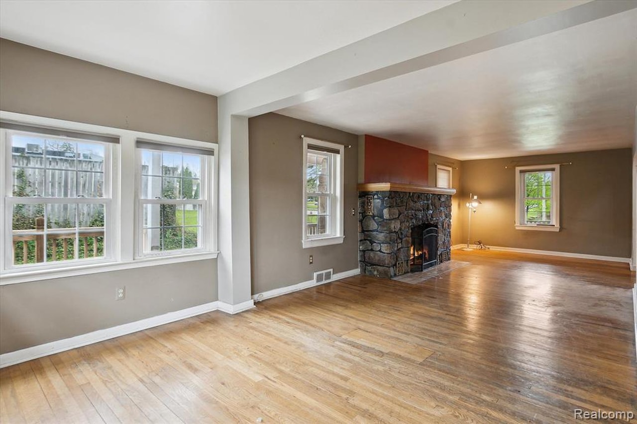 260 S Dexter  St in Pinckney Vlg, MI Photo 28