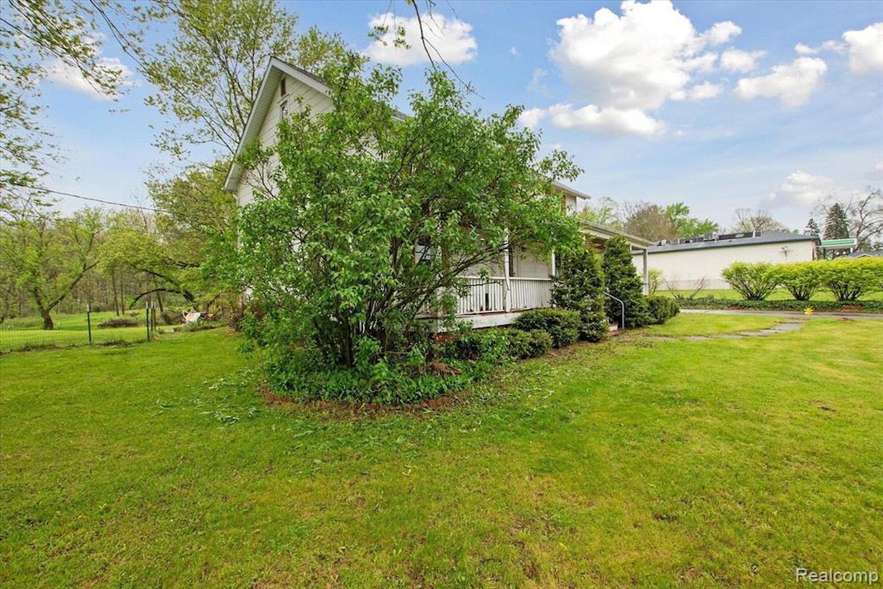 260 S Dexter  St in Pinckney Vlg, MI Photo 22