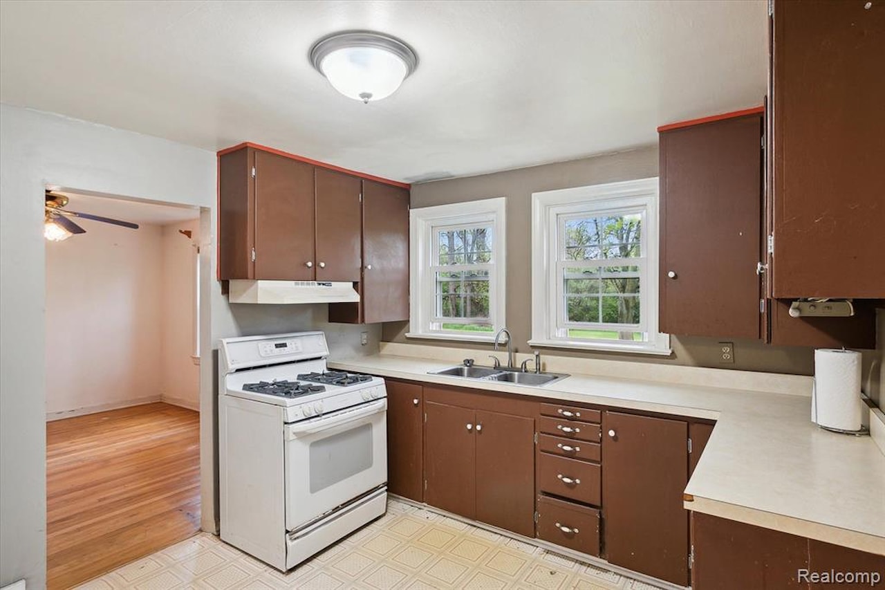 260 S Dexter  St in Pinckney Vlg, MI Photo 31