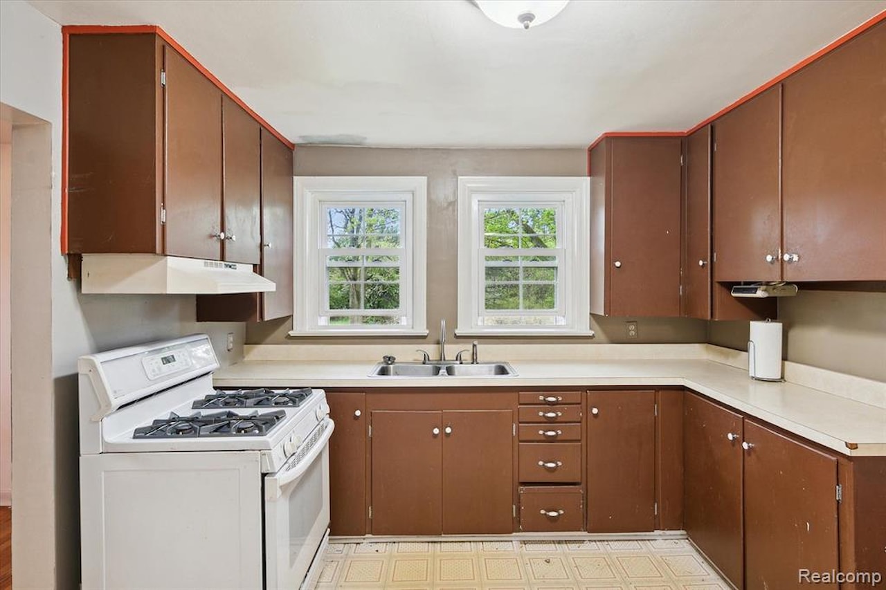 260 S Dexter  St in Pinckney Vlg, MI Photo 32