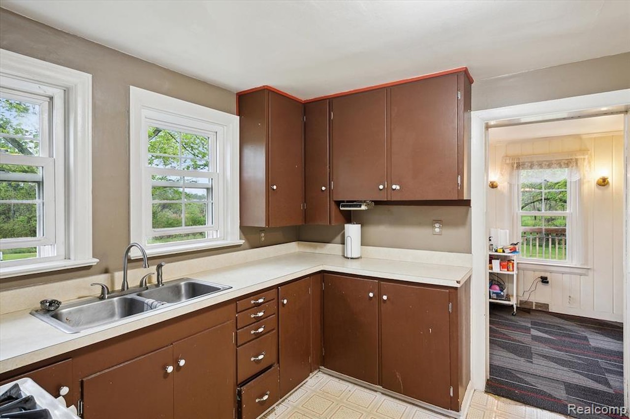 260 S Dexter  St in Pinckney Vlg, MI Photo 36
