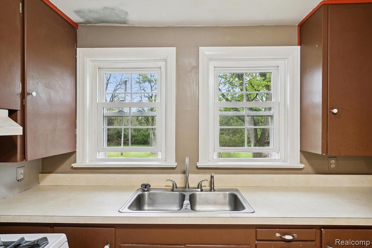 260 S Dexter  St in Pinckney Vlg, MI Photo 37