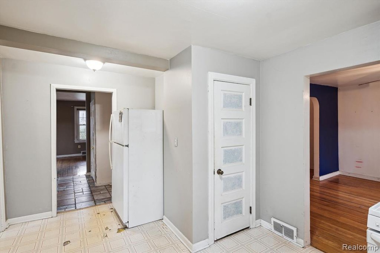 260 S Dexter  St in Pinckney Vlg, MI Photo 38