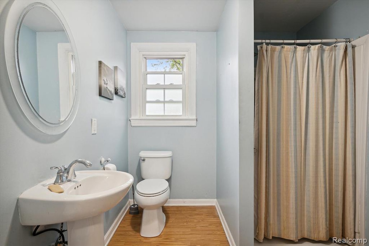 260 S Dexter  St in Pinckney Vlg, MI Photo 43