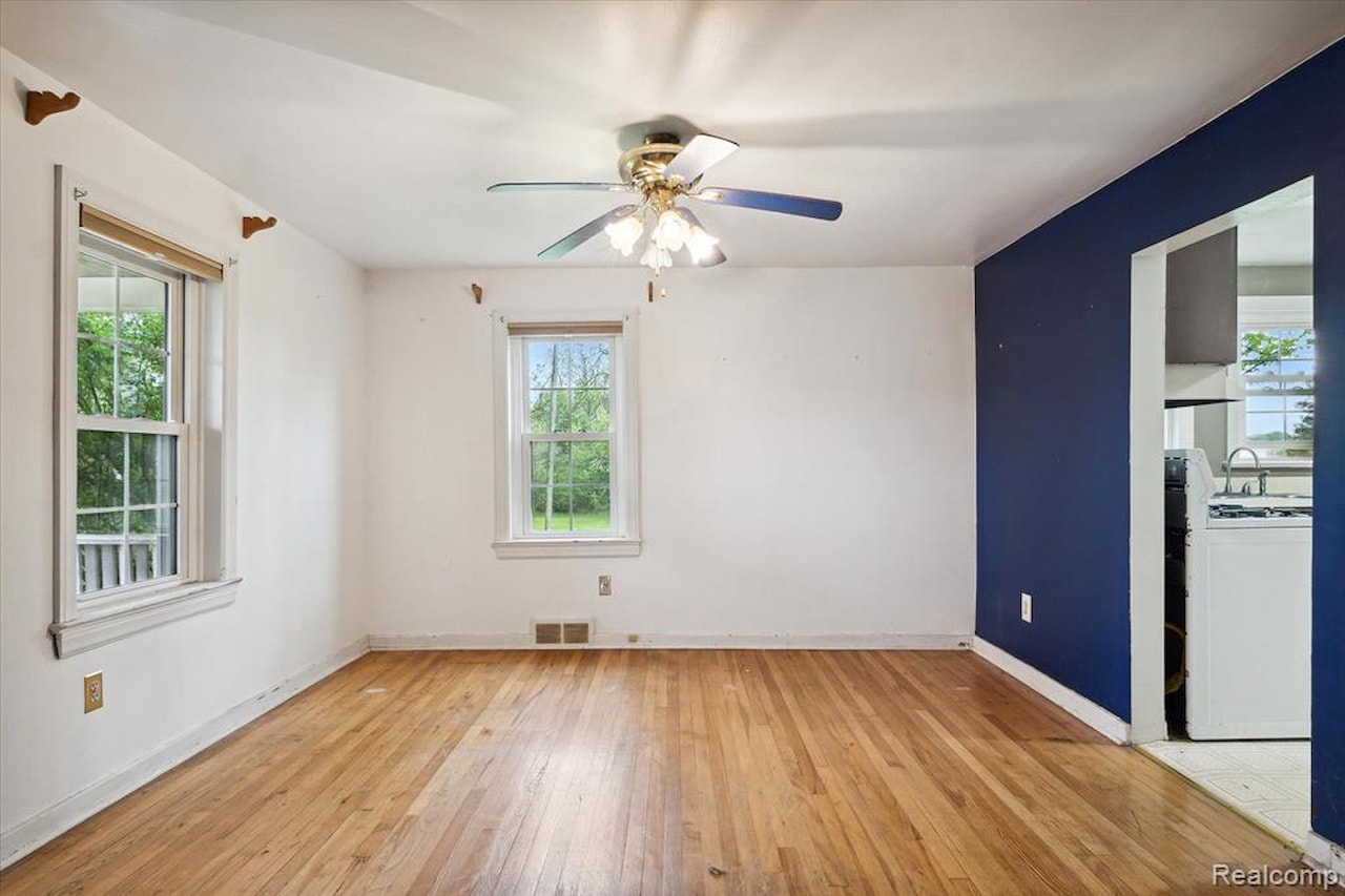 260 S Dexter  St in Pinckney Vlg, MI Photo 46