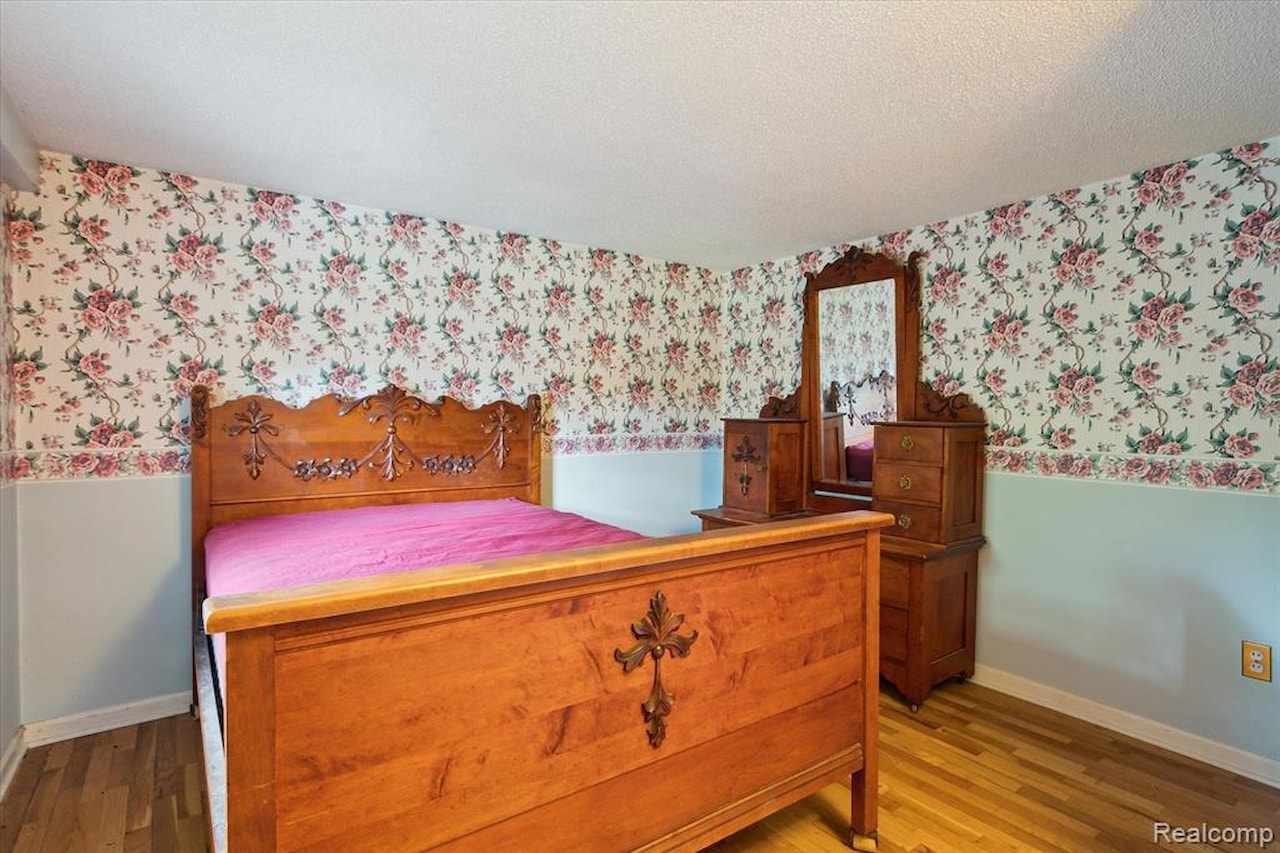260 S Dexter  St in Pinckney Vlg, MI Photo 50