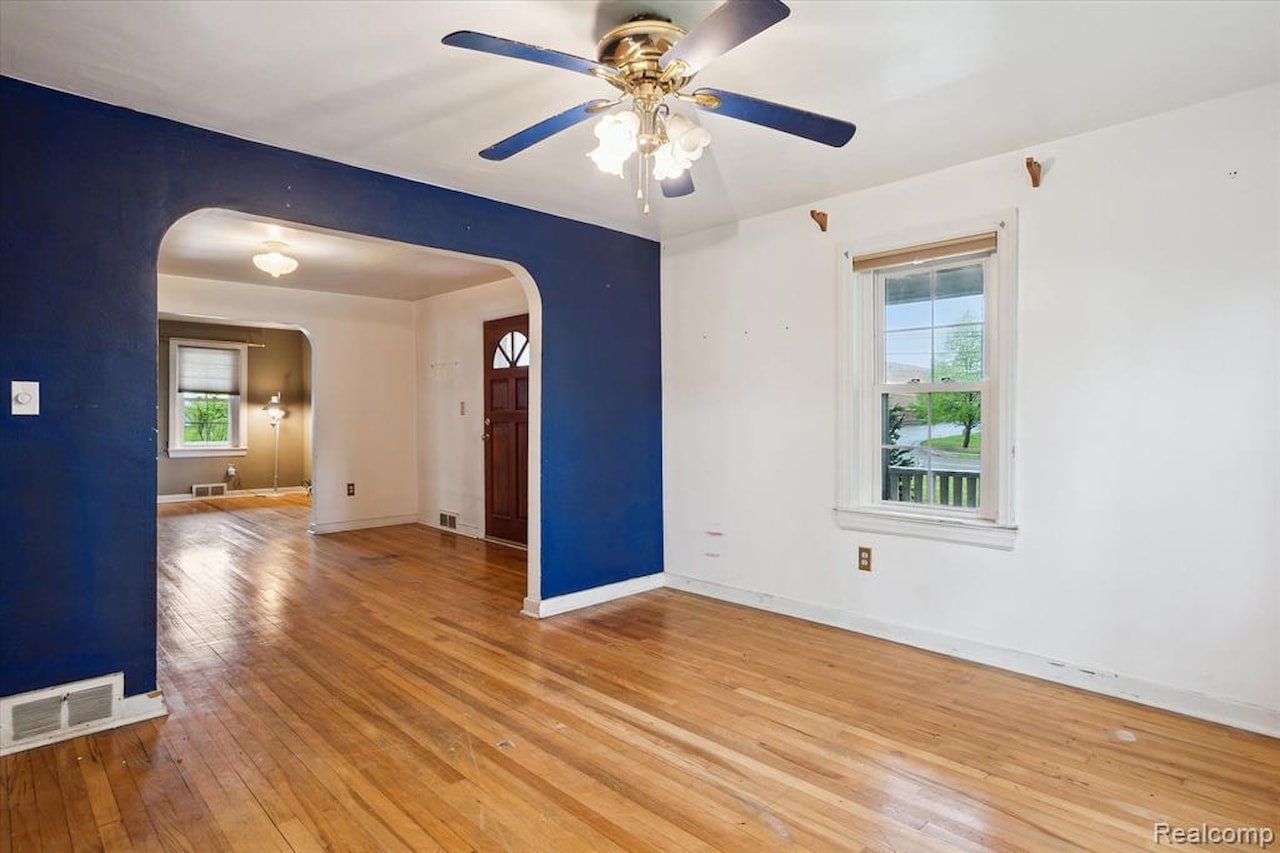 260 S Dexter  St in Pinckney Vlg, MI Photo 49