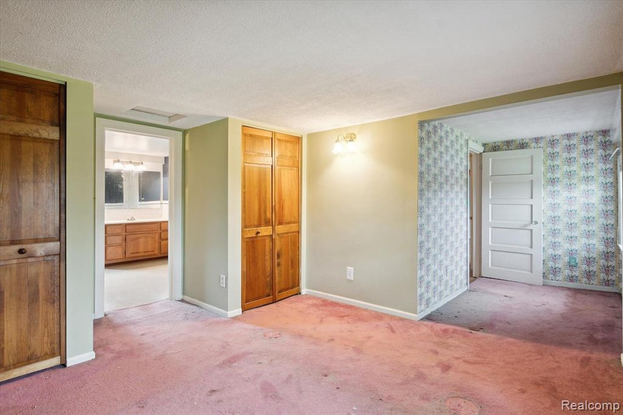 260 S Dexter  St in Pinckney Vlg, MI Photo 51