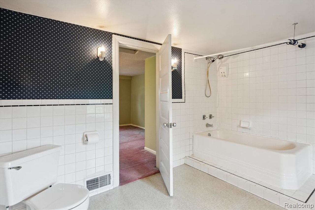 260 S Dexter  St in Pinckney Vlg, MI Photo 56