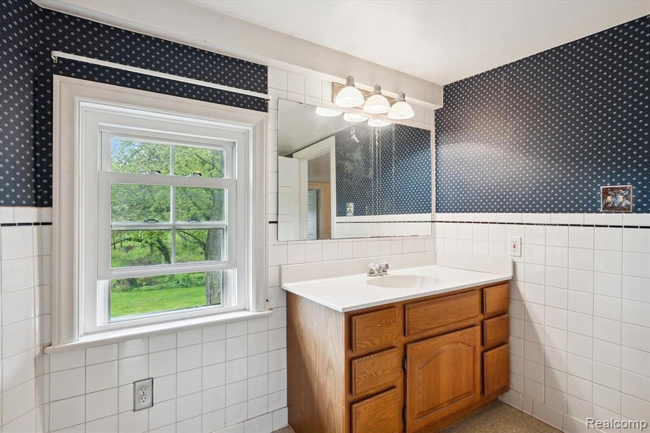 260 S Dexter  St in Pinckney Vlg, MI Photo 57